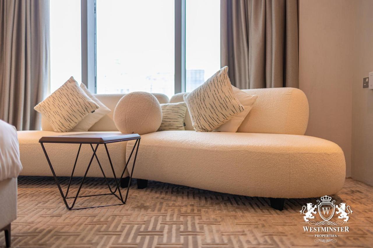 Westminster Dubai Mall Buitenkant foto A sofa