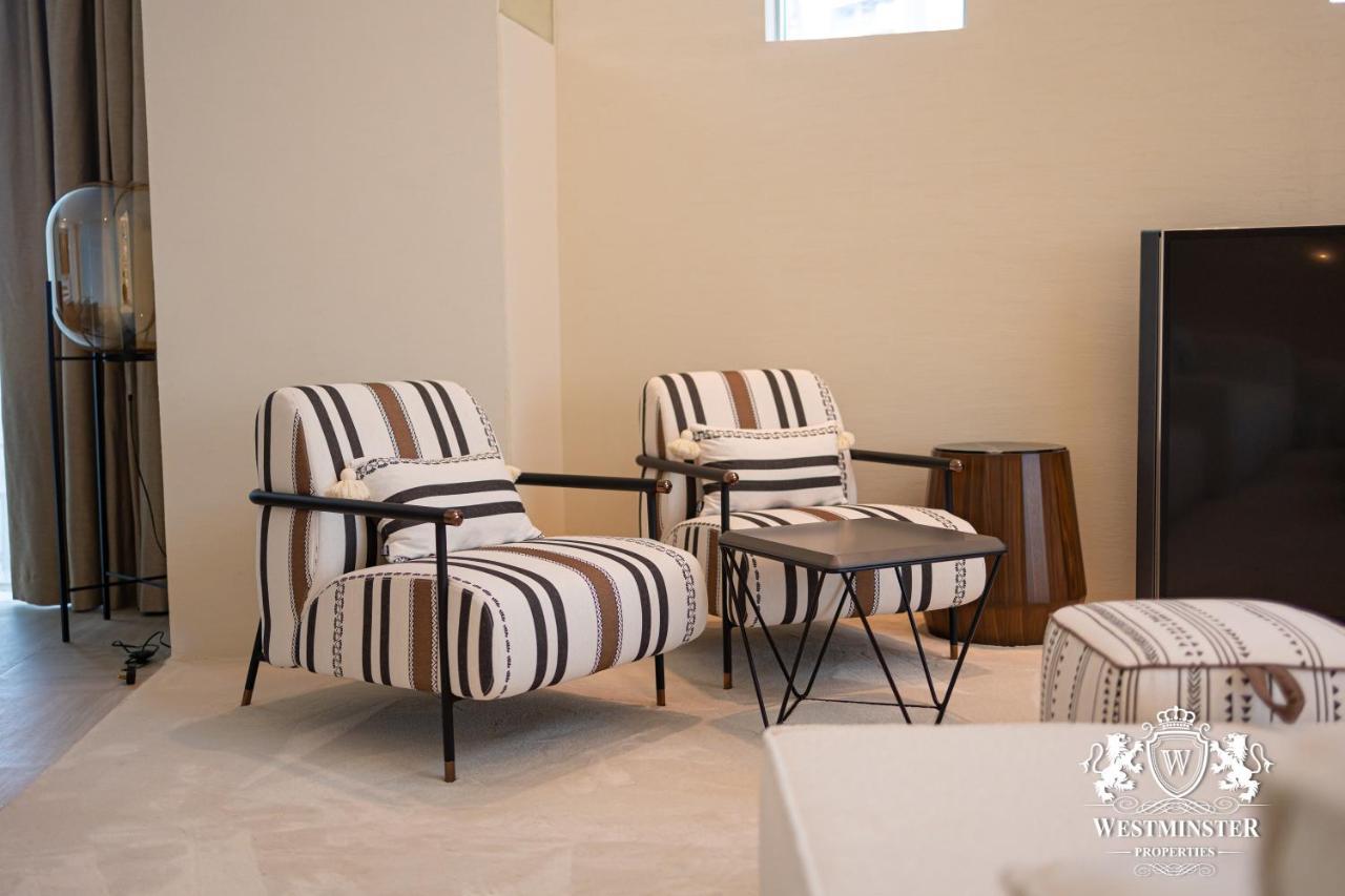 Westminster Dubai Mall Buitenkant foto Armchairs