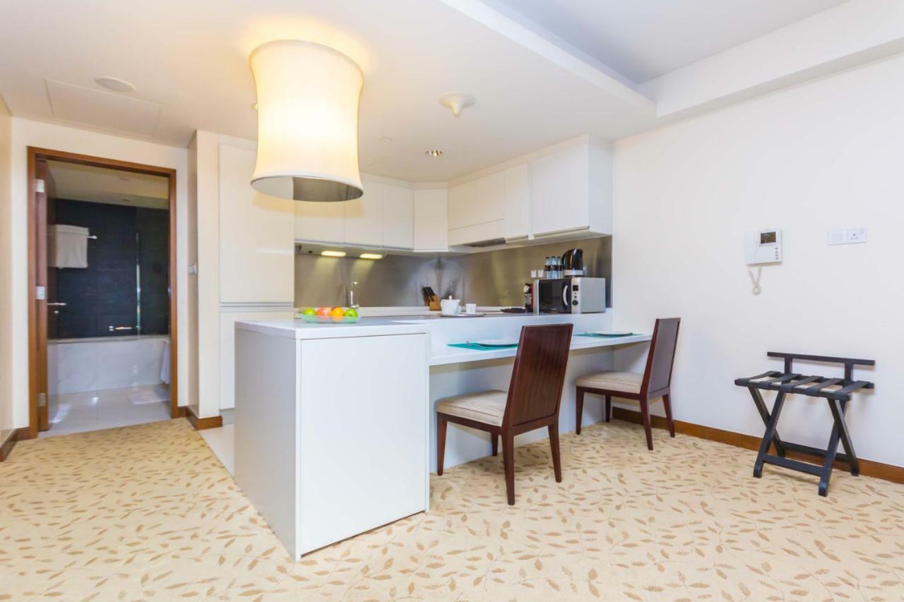 Westminster Dubai Mall Buitenkant foto A carpet in a kitchen